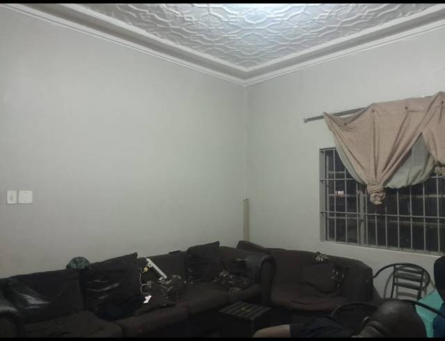 6 BEDROOM HOUSE FOR SALE IN BEZUIDENHOUT VALLEY